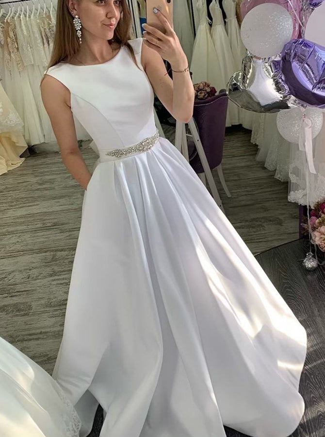 A line wedding dress with outlet belt