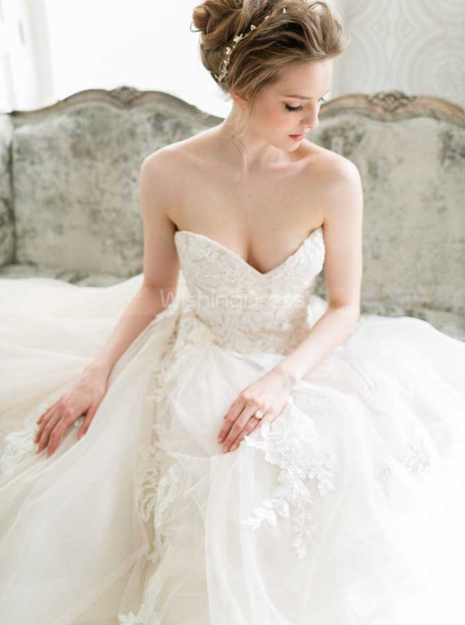 Graceful Harmony: Modest Mermaid Wedding Dress Adorned with Lace